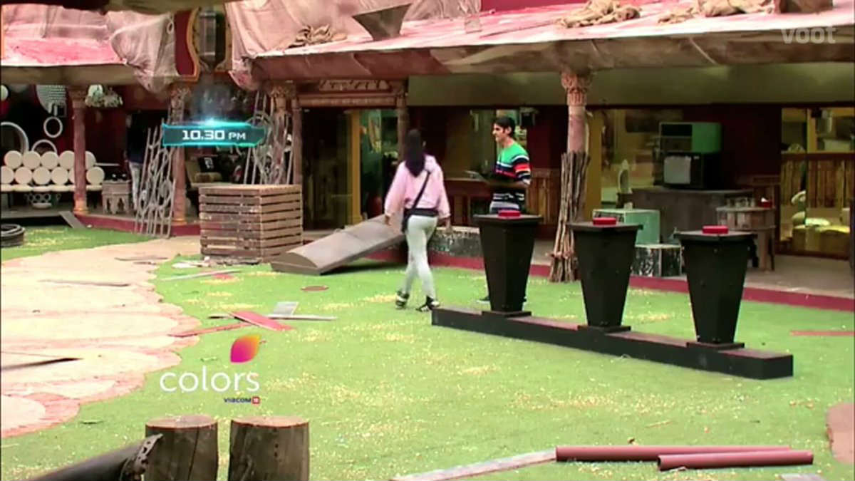 Bigg Boss 10: UNEXPECTED twist in RACE to FINALE as housemates will FIGHT IT OUT in the most DIFFICULT TASK!