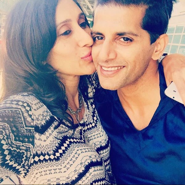 This PIC of  'Naagin 2' actor Karanvir Bohra & wife Teejay holding their NEWBORN TWIN DAUGHTERS will melt your hearts !