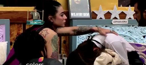 Bigg Boss 10: Bani J CONSOLES Lopamudra Raut after Mandana Karimi SLAMMED her!