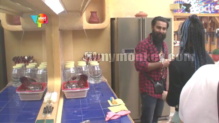 Video of Manveer Gurjar confessing about Marriage & Daughter to Bani J in Bigg Boss 10 goes VIRAL!