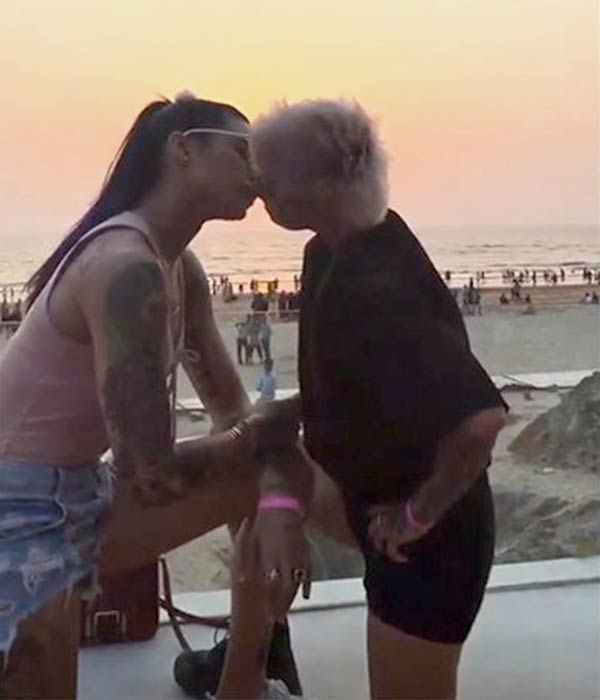 This pic of 'Bigg Boss' contestants Bani J & Sapna Bhavnani sharing a KISS in public is going VIRAL!