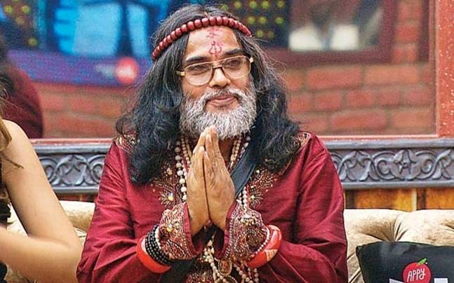 Swami Om CHOPS OFF his hair & beard; his new look is going VIRAL all over the internet!