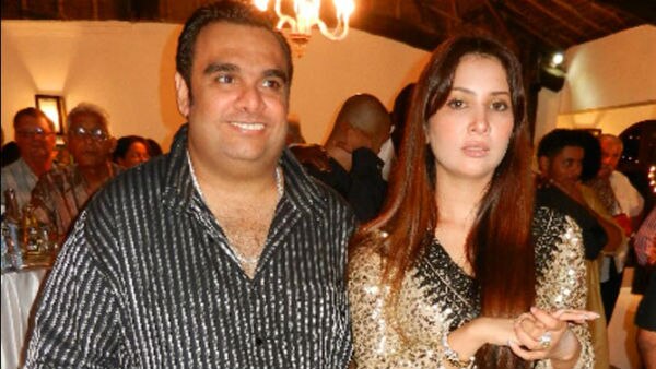 Kim Sharma rubbishes reports about her alleged broken marriage and life!