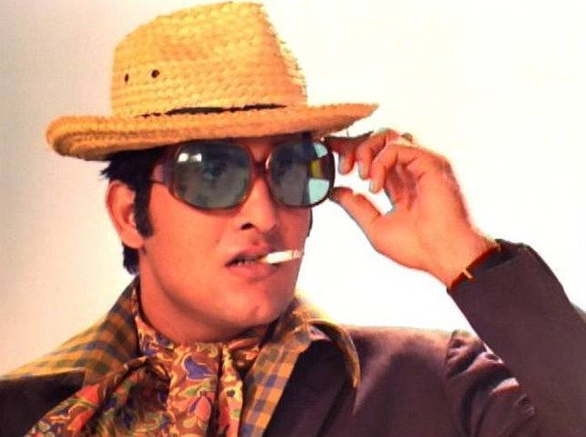 RIP Vinod Khanna! Here are 10 RARE & UNKNOWN FACTS about the Indian film icon!