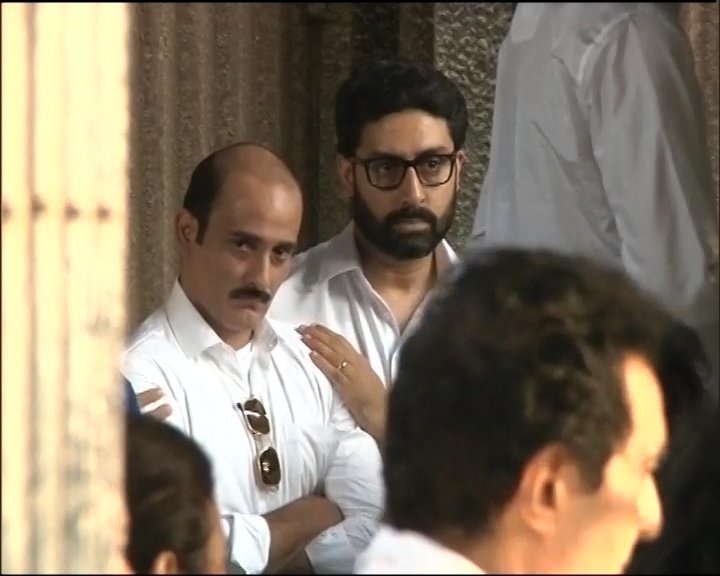 Amitabh' son Abhishek Bachchan at the crematorioum. 