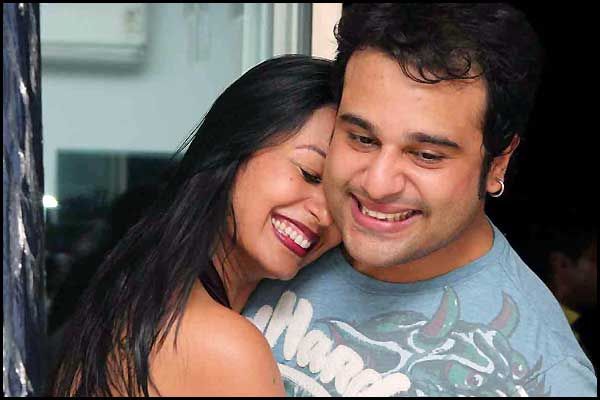 SUPER HOT Kashmera Shah's pool romance with hubby Krushna Abhishek!