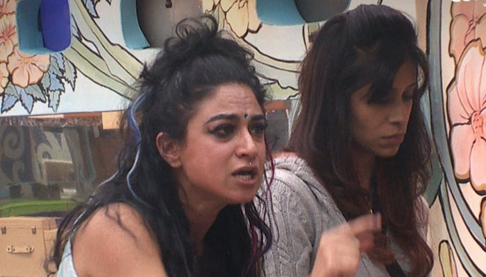 Bigg Boss 9' RIVALS Priya Malik & Kishwer Merchantt TOGETHER in the show 'Savitri Devi College & Hospital'!