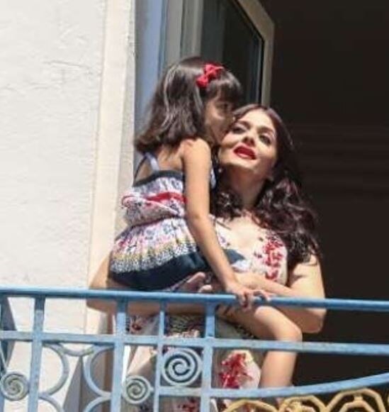 PICTURE PERFECT! This NEW PHOTO of Aishwarya posing with daughter Aaradhya at Cannes 2017 is BREAKING THE INTERNET!