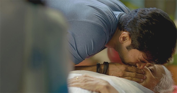 Behen Hogi Teri: Rajkummar Rao kisses 80 yr old co-actor Kamlesh Gill during CPR scene by mistake! See how she REACTED!