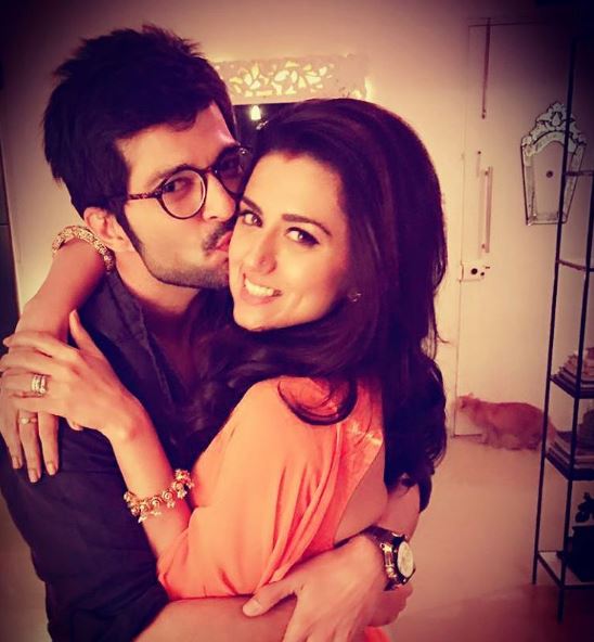 Raqesh Bapat & Ridhi Dogra complete 6 years of marriage; actor shares a throwback pic from wedding!