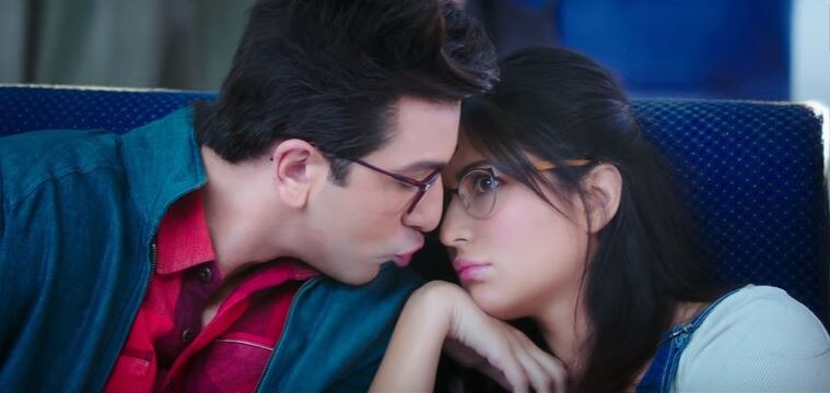 Jagga Jasoos' MOVIE REVIEW: WEAK narrative dampens stunning visuals!