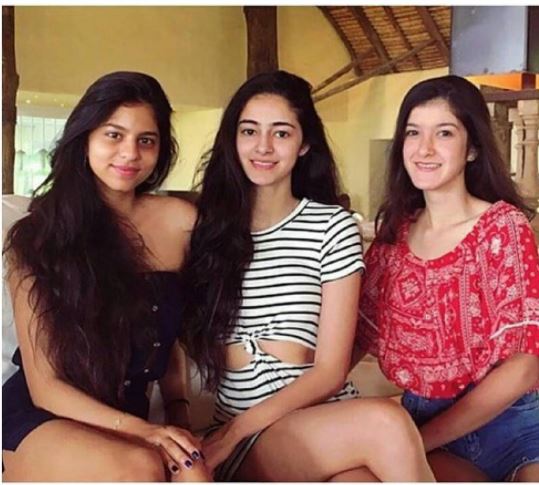 This NEW PIC of SRK's daughter Suhana Khan posing with Shanaya Kapoor & Ananya Panday proves that they are the new BFFs of Bollywood!