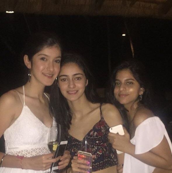 This NEW PIC of SRK's daughter Suhana Khan posing with Shanaya Kapoor & Ananya Panday proves that they are the new BFFs of Bollywood!