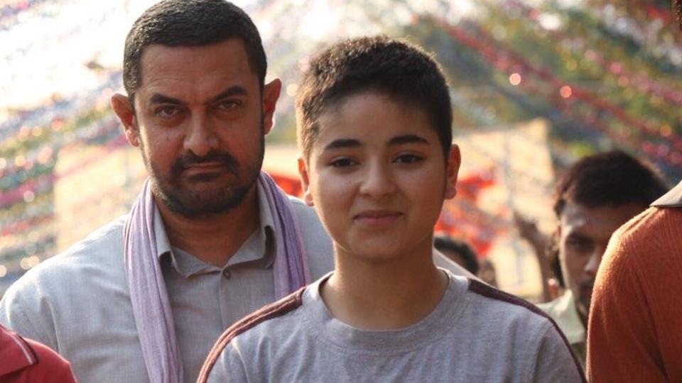 OMG! 'Dangal' star Zaira Wasim rescued after her car falls in Dal Lake; PIC INSIDE