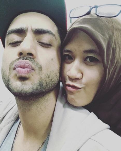 OMG! FEMALE FAN SLITS her wrist for 'Yeh Hai Mohabbatein' actor Aly Goni in Indonesia!