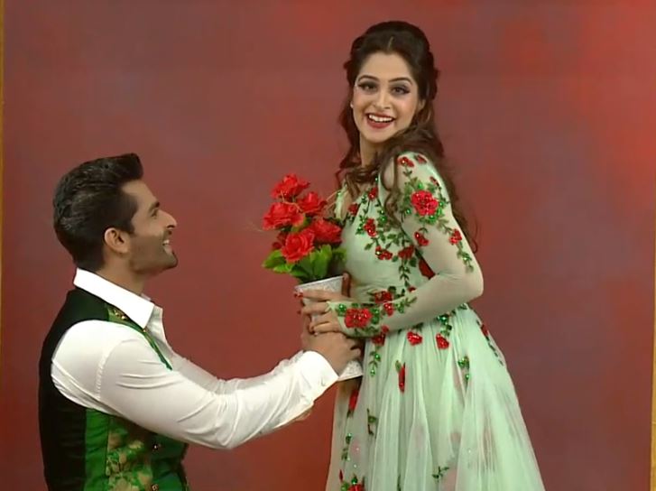 Nach Baliye 8: Abigail Pande PROPOSES Sanam Johar with a ring; couple gets ENGAGED on the show!