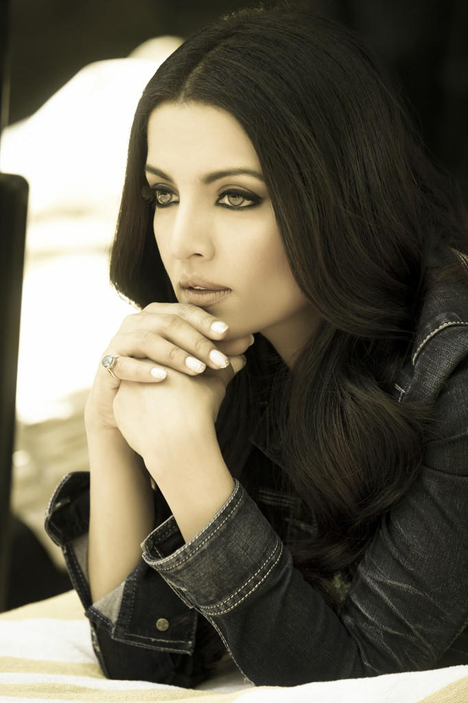 Celina Jaitly's father VK Jaitly passes away; PREGNANT actress rushes to India for last rites!