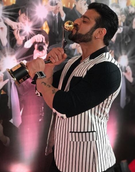 Zee Gold Awards 2017 Full Winners List: IN PICS- 'Naagin' Mouni Roy, YHM stars Divyanka- Karan WIN TOP awards; Check out actors posing with their trophies!