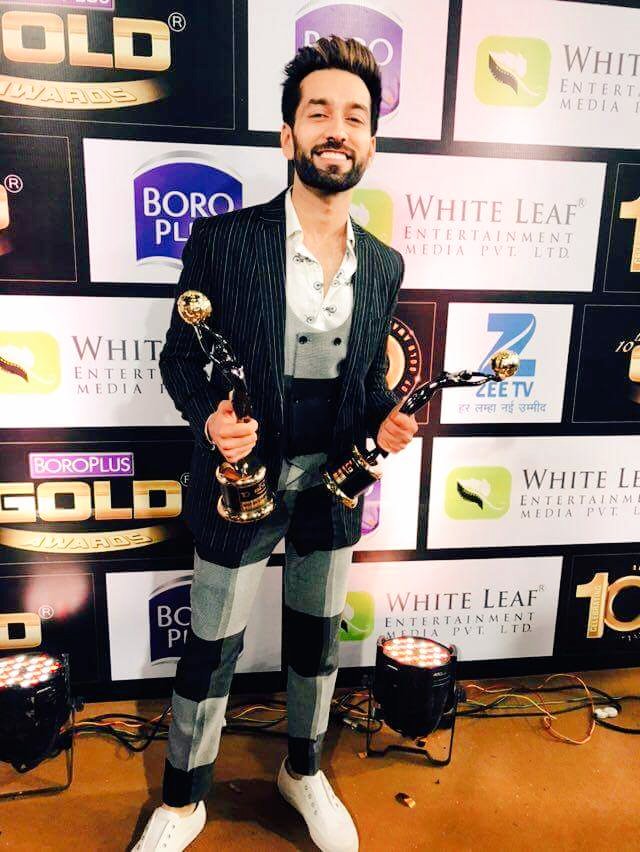 Zee Gold Awards 2017 Full Winners List: IN PICS- 'Naagin' Mouni Roy, YHM stars Divyanka- Karan WIN TOP awards; Check out actors posing with their trophies!