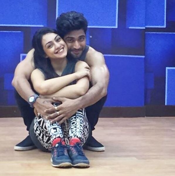 Nach Baliye 8' couple Abigail Pande & Sanam Johar gets COSY & ROMANTIC in a pool while chilling in Goa!