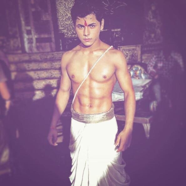 OUCH! 'Chandra Nandni' actor Siddharth Nigam INJURED on set; Shares pics of his bruises & cuts!