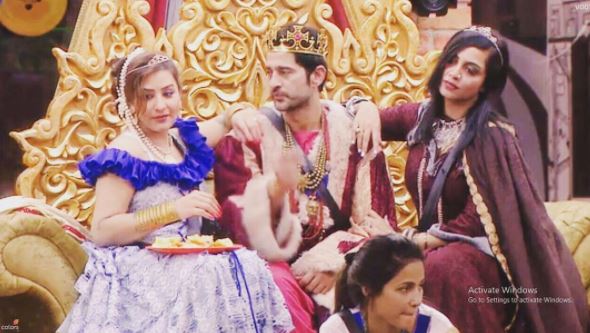 Bigg Boss 11, Day 9: Vikas Gupta cries in washroom as Shilpa, Arshi turn 'queens' for 'king' Hiten; Puneesh kisses Bandgi in night!