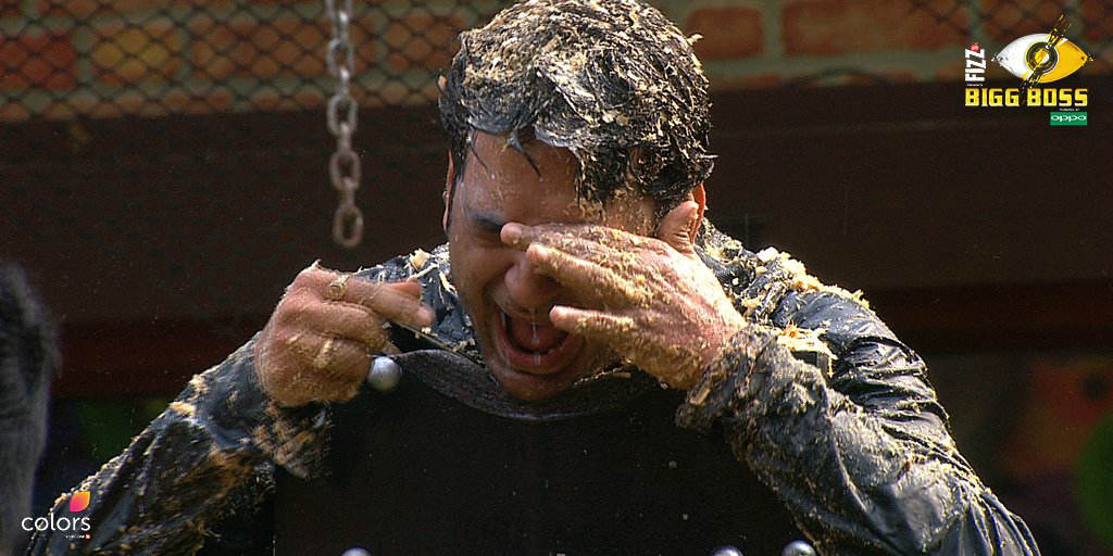 Bigg Boss 11, Day 16: Akash creates a ruckus in the house; Vikas Gupta loses CAPTAINCY and goes to jail!