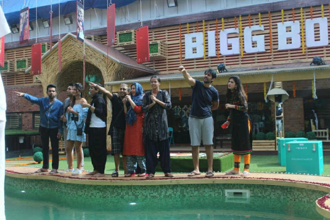 Bigg Boss 11, Day 19: Housemates get EMOTIONAL on Diwali as they receive gifts from family; Puneesh confesses his love for Bandgi!