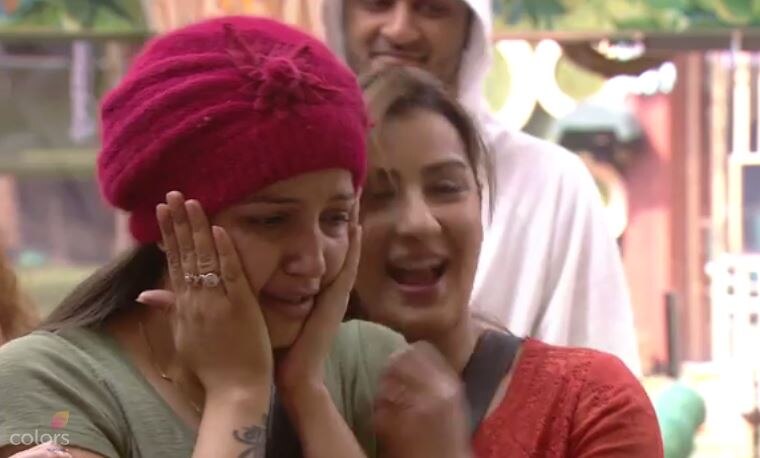 Bigg Boss 11, Day 19: Housemates get EMOTIONAL on Diwali as they receive gifts from family; Puneesh confesses his love for Bandgi!