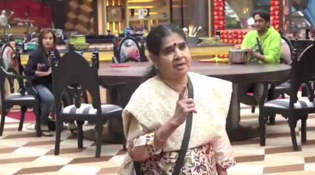 WATCH: Shilpa Shinde's mother enters Bigg Boss 11 house; Vikas, Priyank, Puneesh & other contestants get TEARY-EYED in an EMOTIONAL episode!