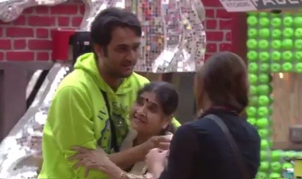 WATCH: Shilpa Shinde's mother enters Bigg Boss 11 house; Vikas, Priyank, Puneesh & other contestants get TEARY-EYED in an EMOTIONAL episode!