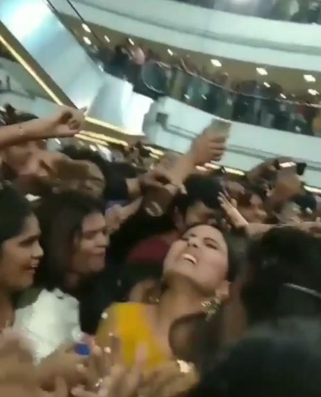 PICS & VIDEO- Bigg Boss 11: OMG! Shilpa Shinde's fan pulls Hina Khan’s hair & misbehaves with her in the mall during the live voting task!