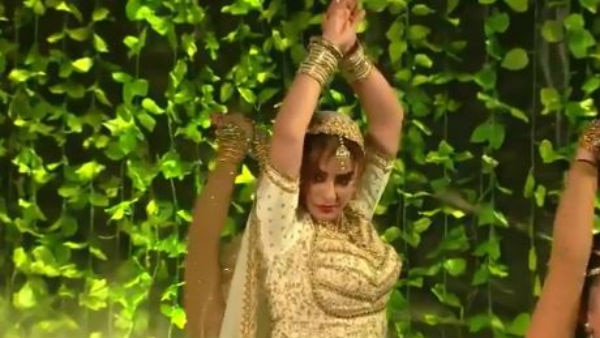 WATCH: Bigg Boss 11 GRAND FINALE: Shilpa Shinde turns 'Naagin' for 'Sapera' Vikas Gupta! INSIDE PICS & VIDEO