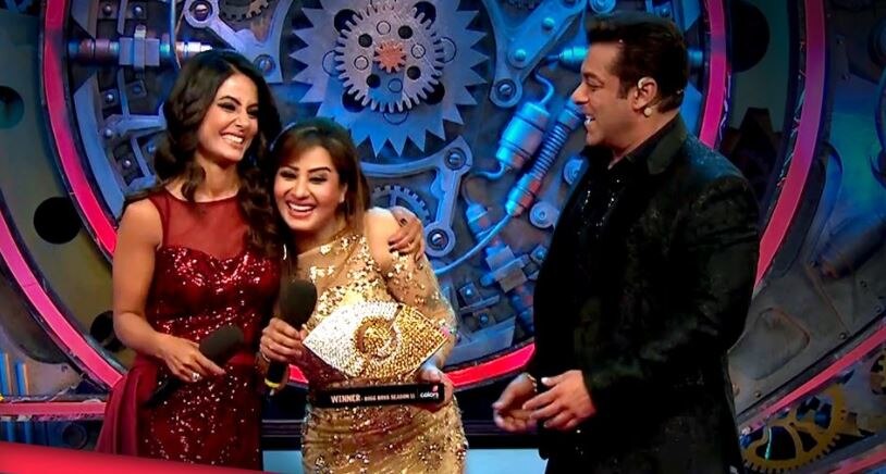 WATCH: Bigg Boss 11 WINNER Shilpa Shinde SETS THE DANCE FLOOR ON FIRE with her CRAZY MOVES at a party with popular TV STARS!