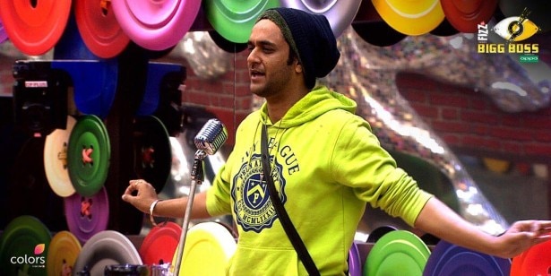 OMG! Bigg Boss 11 FINALIST Vikas Gupta HOSPITALIZED!