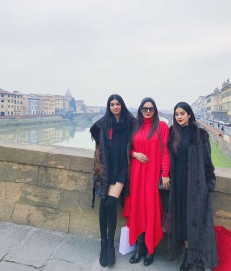 Sridevi Funeral UPDATES: Arjun Kapoor consoling step-sisters Janhvi & Khushi; Vidya Balan CRIES her heart out on seeing actress' body!