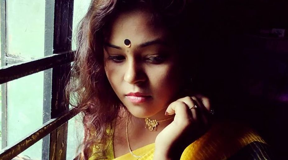 Bengali TV actress actress Moumita Saha found HANGING from ceiling in her  flat!