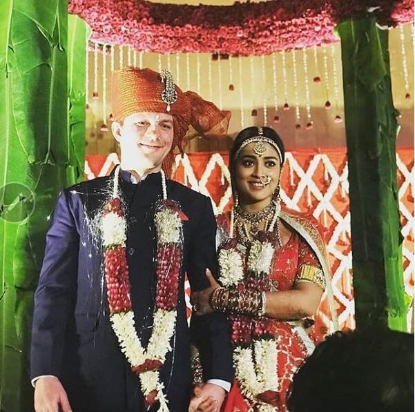 FIRST PICS & VIDEOS from Shriya Saran & Andrie's PRIVATE wedding are OUT now!