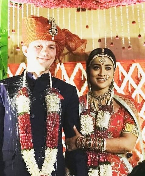 FIRST PICS & VIDEOS from Shriya Saran & Andrie's PRIVATE wedding are OUT now!