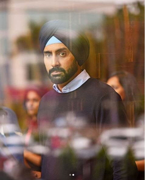 Big B applauds Abhishek's turban look for MANMARZIYAAN