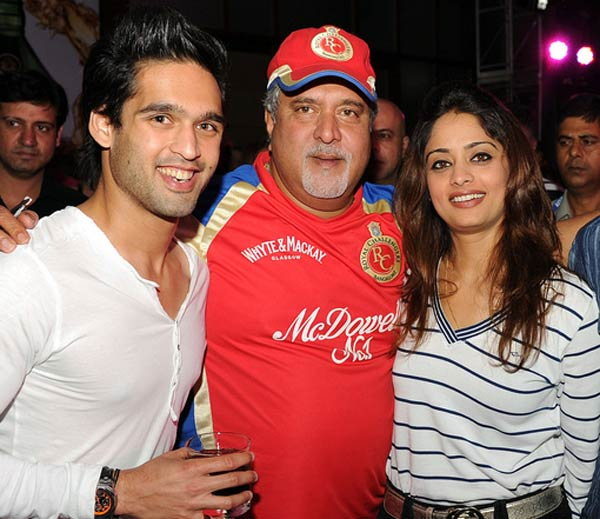 WOAH! Vijay Mallya all set to get MARRIED for the THIRD time to longtime girlfriend Pinky Lalwani!