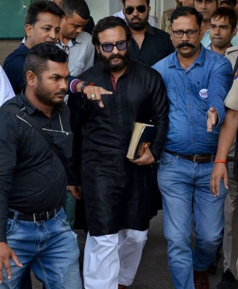 WATCH: ANGRY Saif Ali Khan misbehaves with driver in Jodhpur ahead of Blackbuck case verdict!