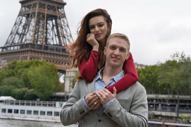 WATCH: TV couple Aashka Goradia & Brent Goble's YOGA act is both STUNNING & SEXY!