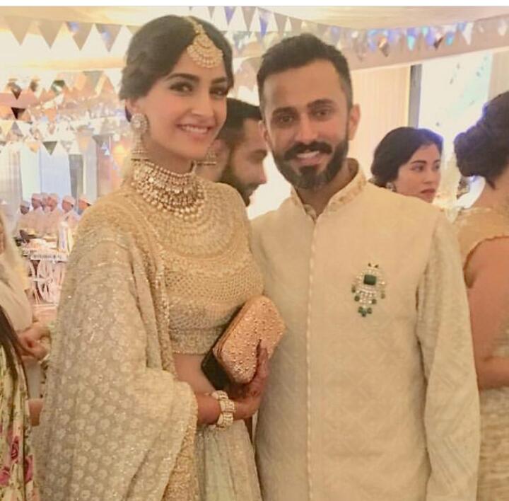 Sonam Kapoor makes a stunning bride in a GOLDEN Lehenga for her mehendi ceremony!