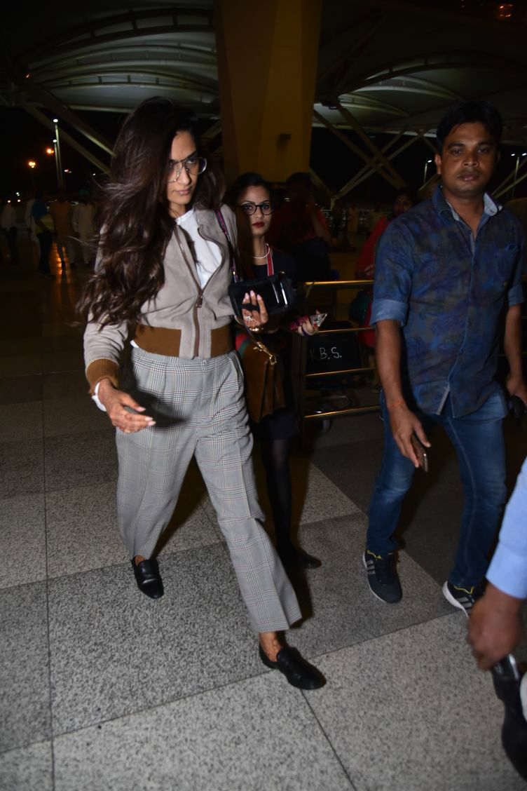 AWWW! Newlyweds Sonam Kapoor and Anand Ahuja MISSING each other as the actress reaches Cannes 2018 without hubby!