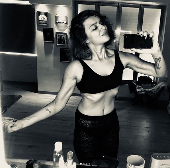 Aashka Goradia FLAUNTS her abs in a HOT PICTURE