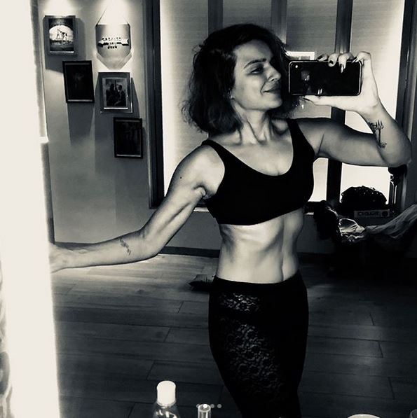 Aashka Goradia FLAUNTS her abs in a HOT PICTURE