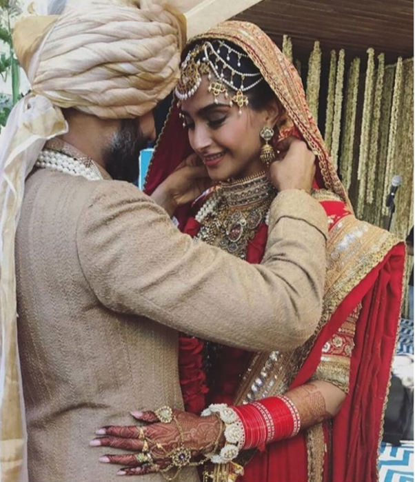 Newlywed Sonam Kapoor brutally TROLLED for wearing mangalsutra on wrist during 'Veere Di Wedding' promotion!