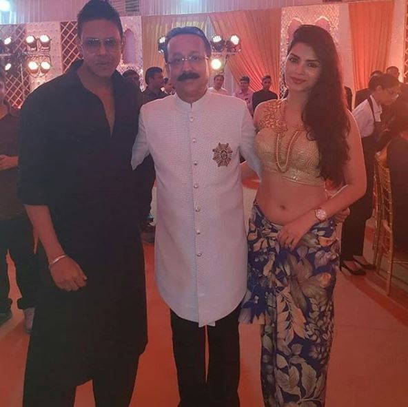 EX Bigg Boss contestant Sonali Raut BLASTED for wearing BOLD OUTFIT at Baba Siddique's Iftar party 2018!