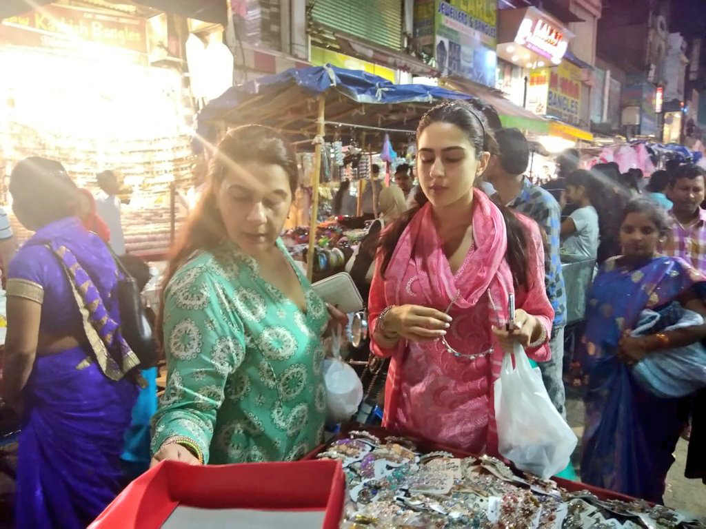 PICS:Saif Ali Khan's pretty daughter Sara Ali Khan goes Eid shopping with mom Amrita Singh at Hyderabad's famous Laad Bazaar!
